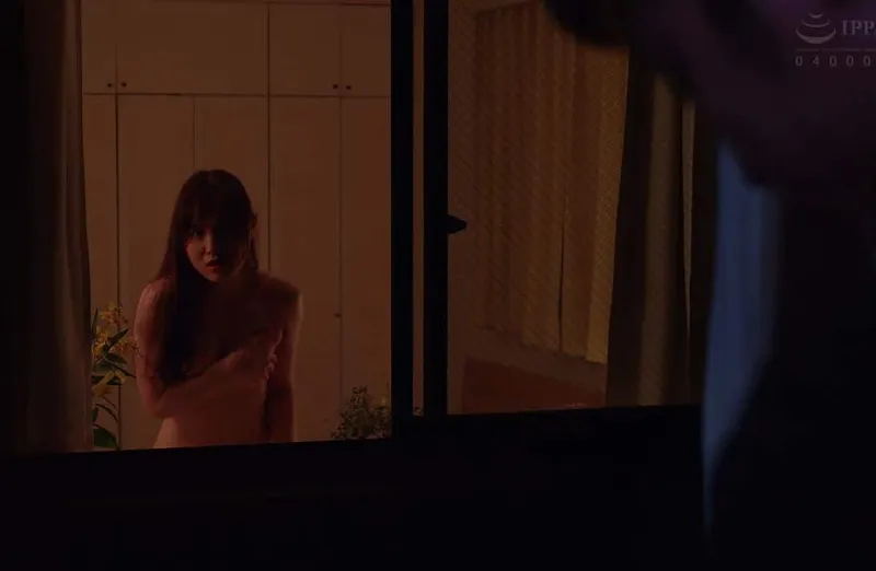 Em hotgirl cạnh nhà Chồng yêu Ông xã nhà sát bên thường xuyên thay đồ ở ngay cửa sổ